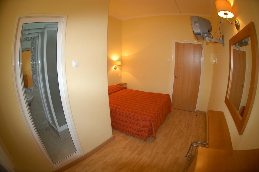 Appartamento Residencial Castromira Lisbona Esterno foto